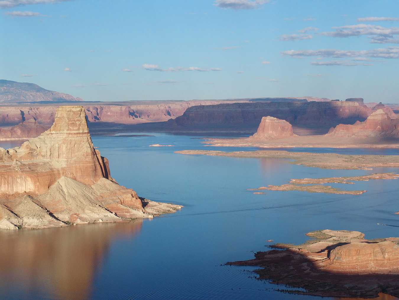 Houseboating on Lake Powell - TravelWorld International Magazine